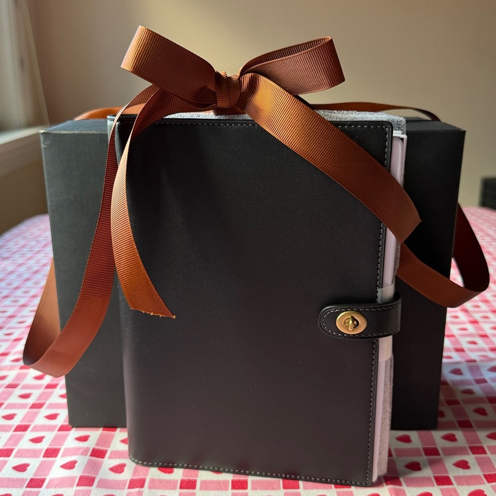 📓 COACH BLACK  GLOVETANNED LEATHER NOTEBOOK 📓 NWT 📓